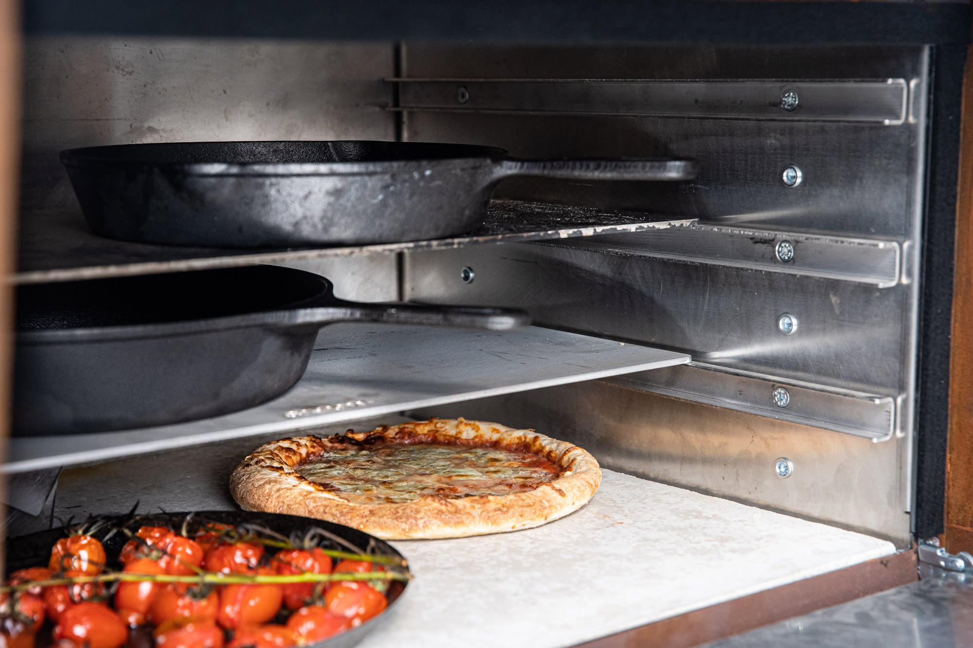 OVUN GN : Houtgestookte buitenoven | Maximale capaciteit | Bak, grill, rook & kook OVUN