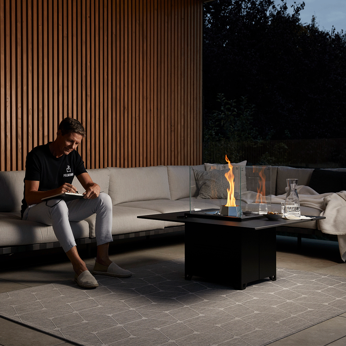 Pelmondo Lounge Cube met tafel NOG BEWERKEN FOTO EN PRIJS Pelmondo