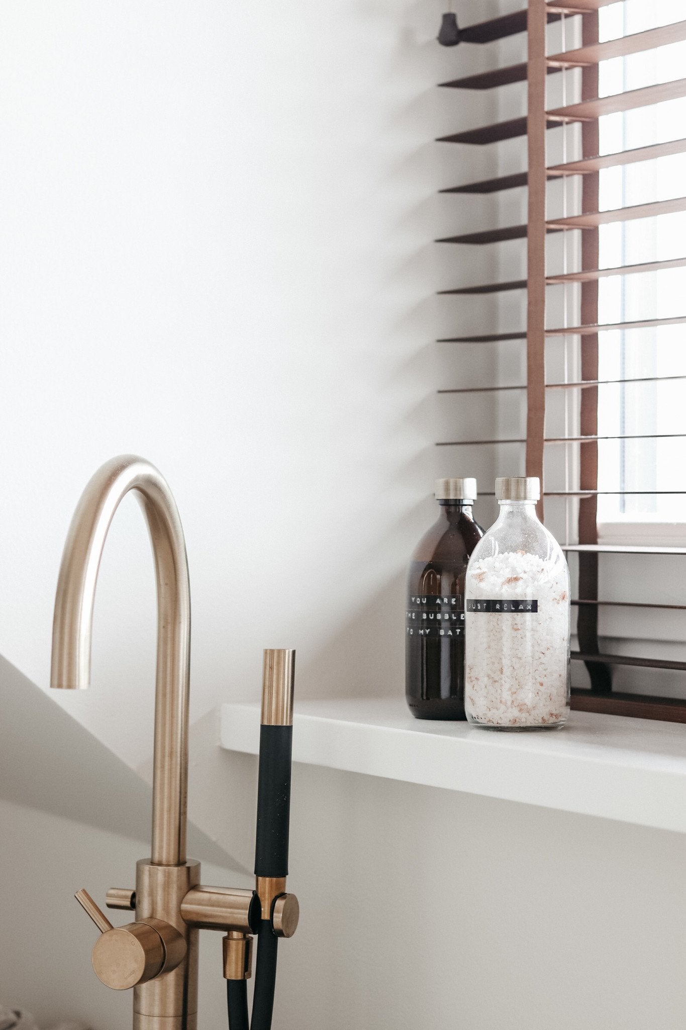 Wellmark Bath Salts Transparant/Brass Roses Just relax Wellmark