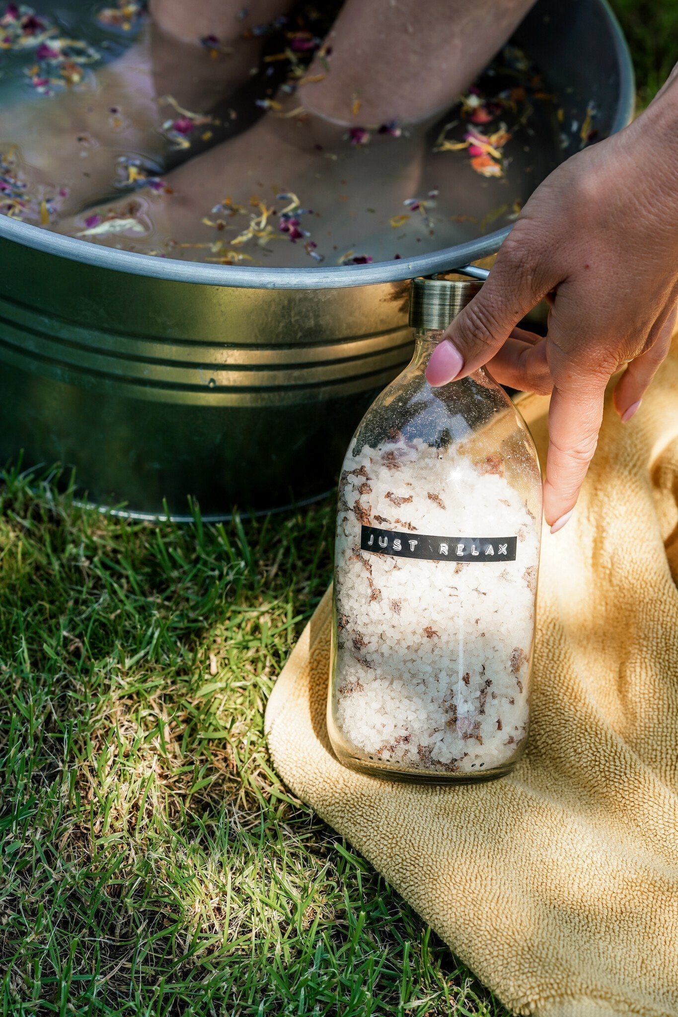 Wellmark Bath Salts Transparant/Brass Roses Just relax Wellmark