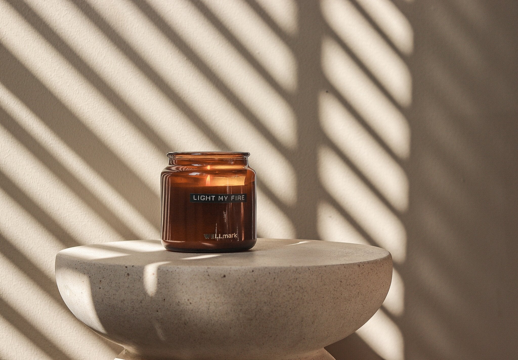 Wellmark Grote Geurkaars Amber Cedarwood Light My Fire Wellmark