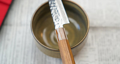 Compact Japans keukenmes Kotetsu Petty VG-10 Damascus 150mm Braainest