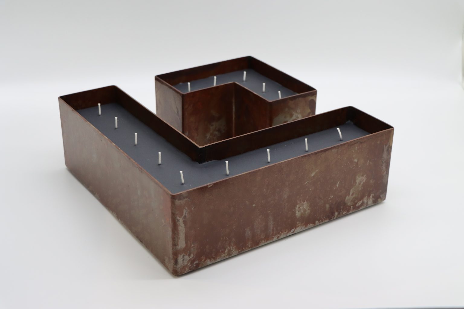 Fuego L-Vorm Luxe Kaars - 2 kleuren Caspero Design