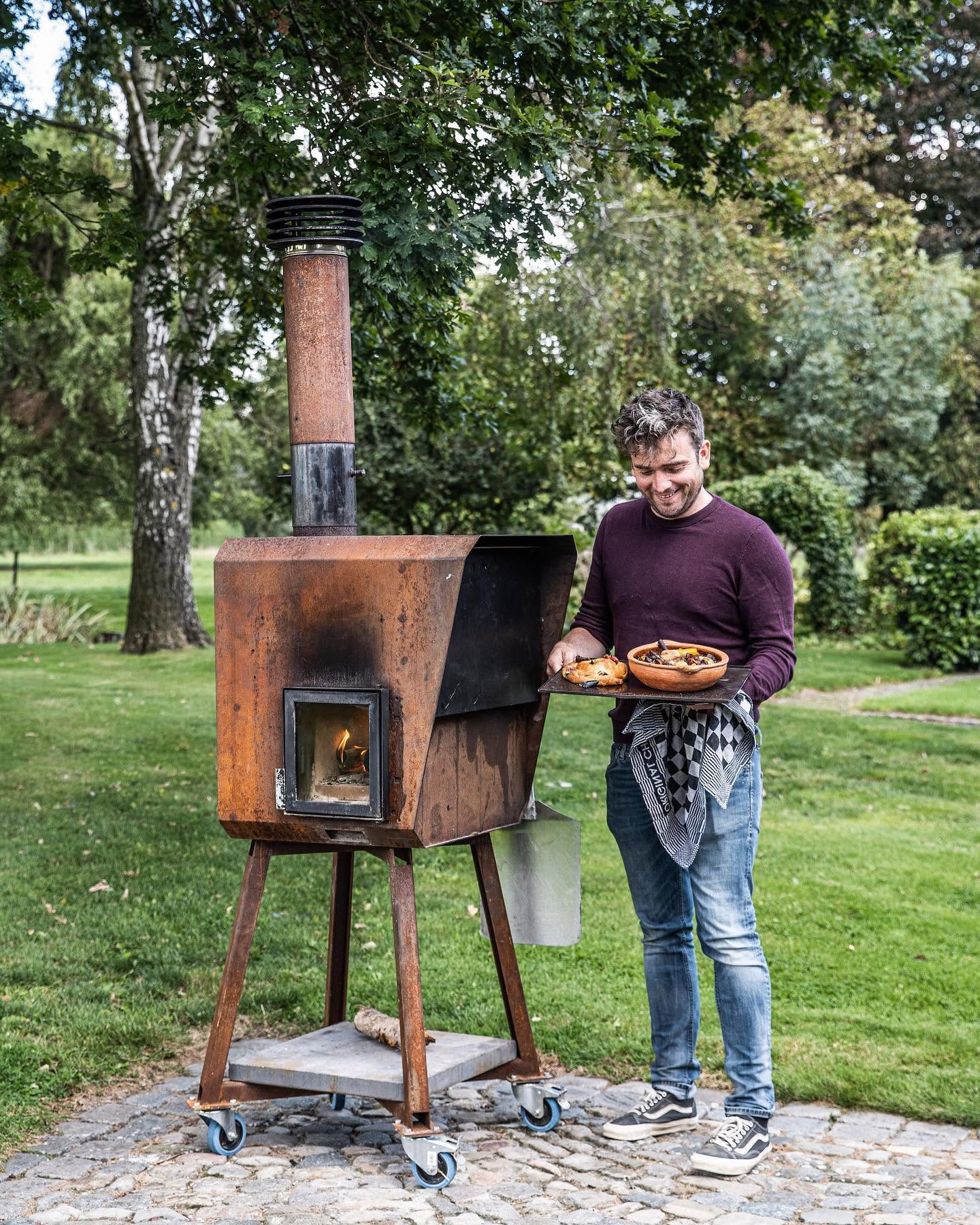 OVUN Mini : Compacte houtgestookte buitenoven | Bak, grill, rook & kook buiten OVUN